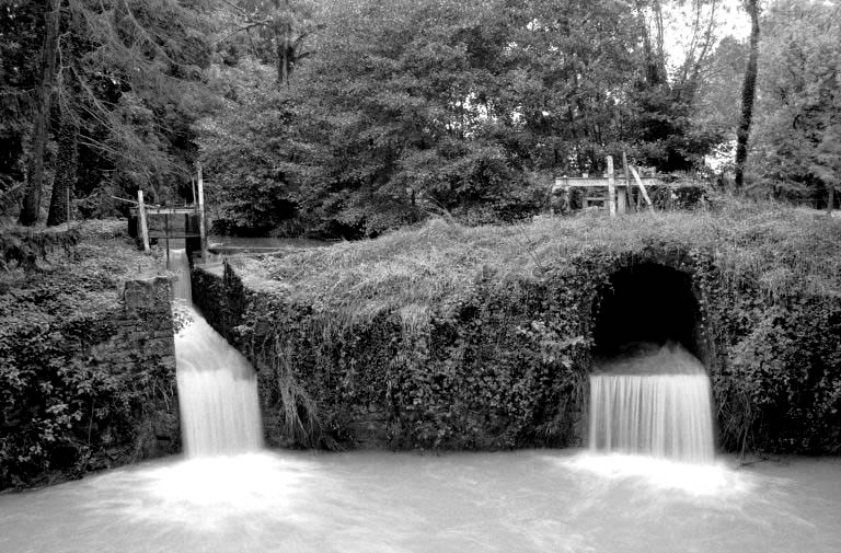Vannes de décharge. © Laurent Poupard / Région Bourgogne-Franche-Comté, Inventaire du patrimoine - 1993