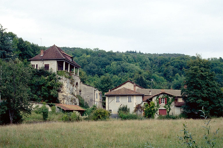 Vue d'ensemble depuis le sud-ouest. © Laurent Poupard / Région Bourgogne-Franche-Comté, Inventaire du patrimoine - 1993