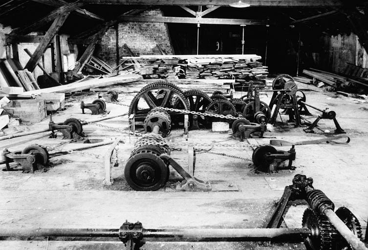 Système de descente à chaînes (châssis 1 et 2). © Yves Sancey / Région Bourgogne-Franche-Comté, Inventaire du patrimoine - 1993
