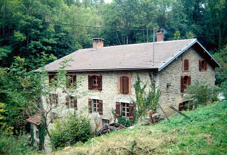 Façades postérieure et latérale gauche. © Laurent Poupard / Région Bourgogne-Franche-Comté, Inventaire du patrimoine - 1993