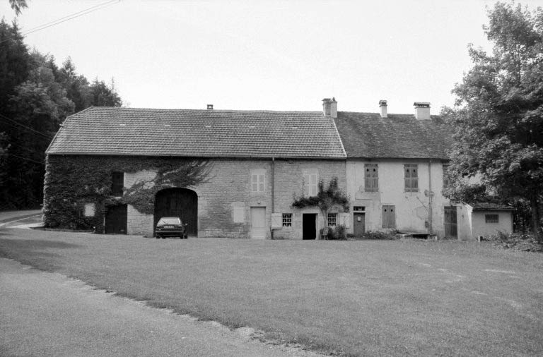 Façade postérieure du logement et de l'étable. © Laurent Poupard / Région Bourgogne-Franche-Comté, Inventaire du patrimoine - 1993
