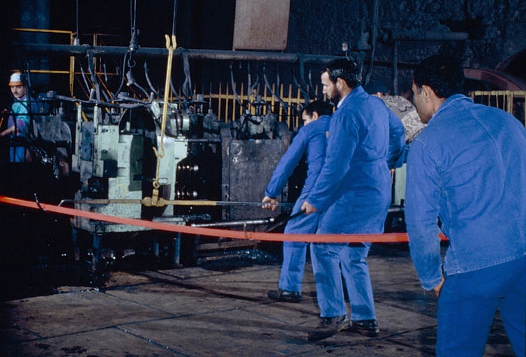 Laminoir : travail en cage avant. © Yves Sancey / Région Bourgogne-Franche-Comté, Inventaire du patrimoine - 1994
