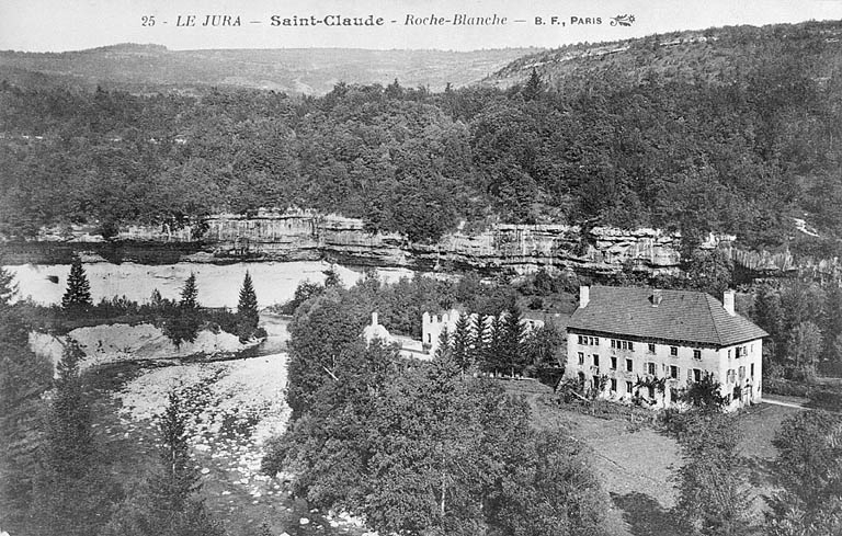 Le Jura - Saint-Claude - Roche-Blanche [vue aérienne]. © Jérôme  Mongreville (reproduction) / Région Bourgogne-Franche-Comté, Inventaire du patrimoine - 1994