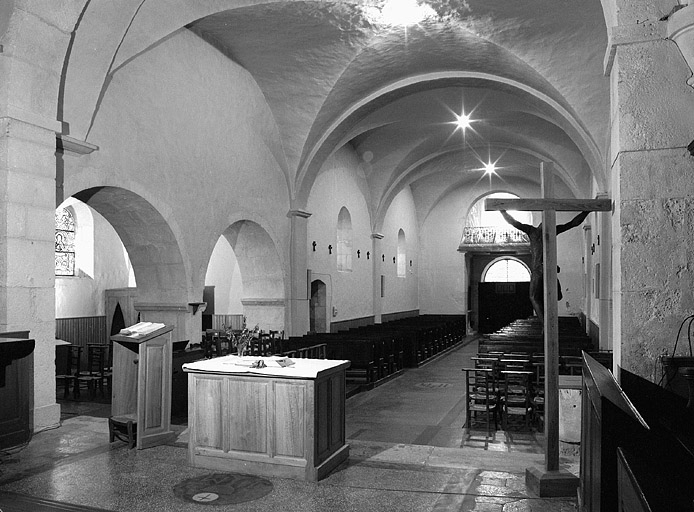 L'élévation sud du vaisseau central, vue depuis le choeur. © Yves Sancey / Région Bourgogne-Franche-Comté, Inventaire du patrimoine - 1994