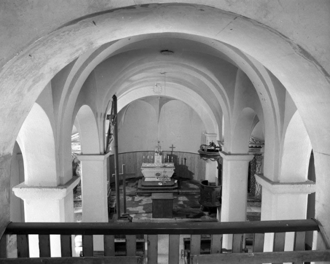 La nef et le choeur vus depuis la tribune. © Yves Sancey / Région Bourgogne-Franche-Comté, Inventaire du patrimoine - 1994 La nef et le choeur vus depuis la tribune. © Yves Sancey / Région Bourgogne-Franche-Comté, Inventaire du patrimoine - 1994