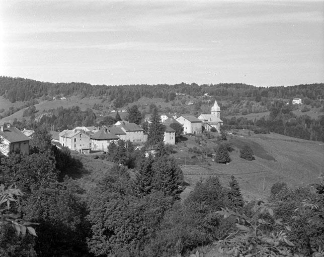 Le village des Bouchoux depuis le Chemin Départemental 25E1. © Yves Sancey / Région Bourgogne-Franche-Comté, Inventaire du patrimoine - 1994