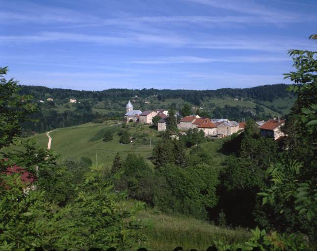 Le village des Bouchoux depuis le Chemin Départemental 25E1. © Yves Sancey / Région Bourgogne-Franche-Comté, Inventaire du patrimoine - 1994