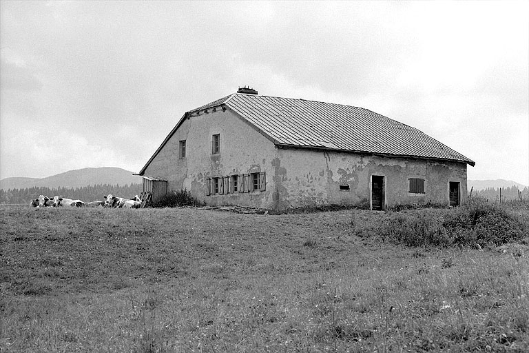 Façade postérieure et face droite. © Jérôme Mongreville / Région Bourgogne-Franche-Comté, Inventaire du patrimoine - 1994