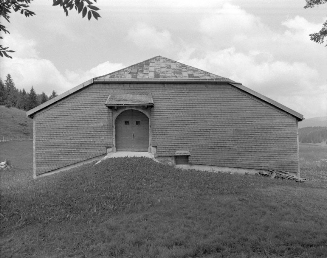 Face gauche couverte par un essentage de tavaillons. © Jérôme Mongreville / Région Bourgogne-Franche-Comté, Inventaire du patrimoine - 1994