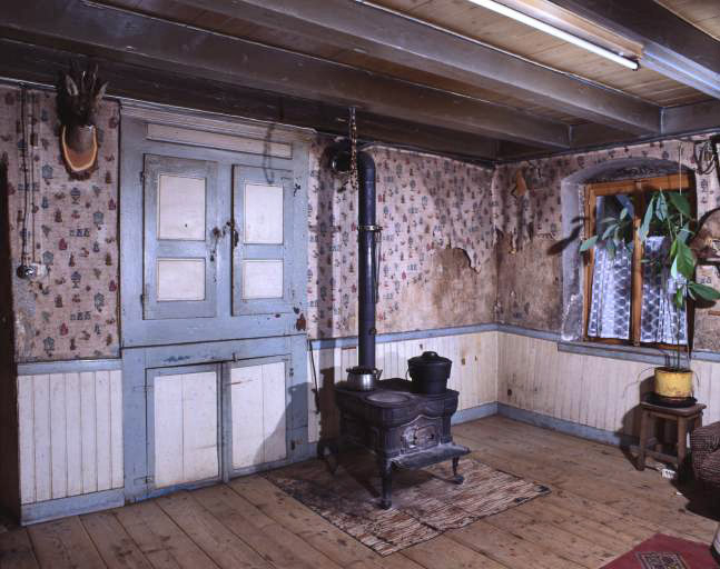 Intérieur du séjour (poêle), arrière de la cheminée. © Jérôme Mongreville / Région Bourgogne-Franche-Comté, Inventaire du patrimoine - 1994