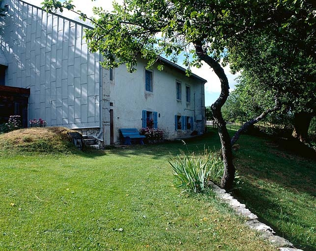 Façade antérieure et face gauche. © Jérôme Mongreville / Région Bourgogne-Franche-Comté, Inventaire du patrimoine - 1994