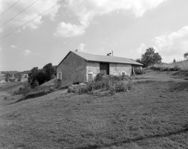 Face droite et façade postérieure. © Jérôme Mongreville / Région Bourgogne-Franche-Comté, Inventaire du patrimoine - 1994 Face droite et façade postérieure. © Jérôme Mongreville / Région Bourgogne-Franche-Comté, Inventaire du patrimoine - 1994