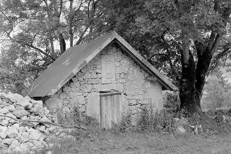 Grenier fort. © Jérôme Mongreville / Région Bourgogne-Franche-Comté, Inventaire du patrimoine - 1994 Grenier fort. © Jérôme Mongreville / Région Bourgogne-Franche-Comté, Inventaire du patrimoine - 1994