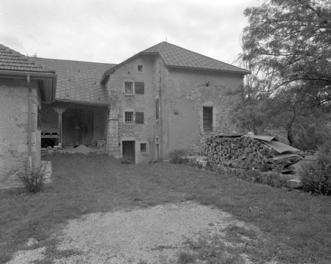 Façade sud-est, partie gauche du bâtiment. © Jérôme Mongreville / Région Bourgogne-Franche-Comté, Inventaire du patrimoine - 1994