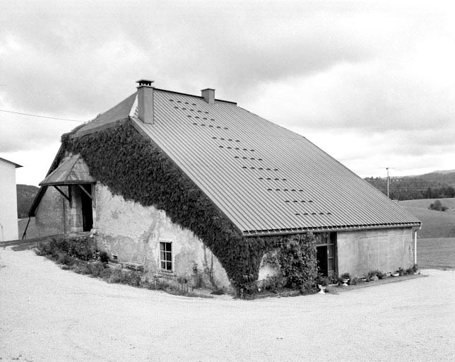 Façade postérieure et face latérale de la ferme de la Muras. © Jérôme Mongreville / Région Bourgogne-Franche-Comté, Inventaire du patrimoine - 1994