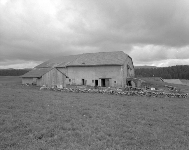 Façade postérieure. © Jérôme Mongreville / Région Bourgogne-Franche-Comté, Inventaire du patrimoine - 1994