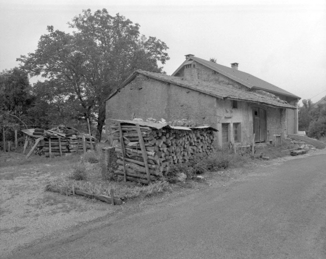 Façade antérieure et face gauche. © Jérôme Mongreville / Région Bourgogne-Franche-Comté, Inventaire du patrimoine - 1994 Façade antérieure et face gauche. © Jérôme Mongreville / Région Bourgogne-Franche-Comté, Inventaire du patrimoine - 1994