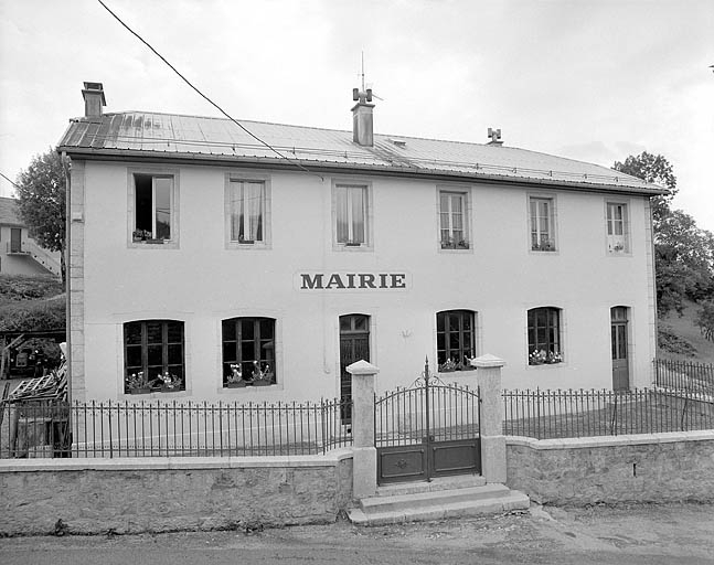 Façade antérieure. © Jérôme Mongreville / Région Bourgogne-Franche-Comté, Inventaire du patrimoine - 1994 Façade antérieure. © Jérôme Mongreville / Région Bourgogne-Franche-Comté, Inventaire du patrimoine - 1994