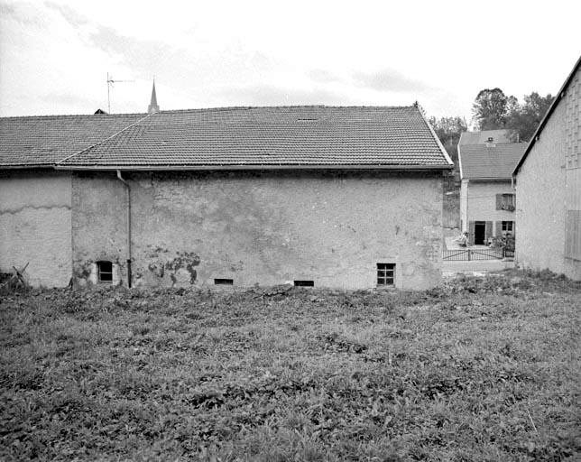 Façade postérieure. © Jérôme Mongreville / Région Bourgogne-Franche-Comté, Inventaire du patrimoine - 1994 Façade postérieure. © Jérôme Mongreville / Région Bourgogne-Franche-Comté, Inventaire du patrimoine - 1994
