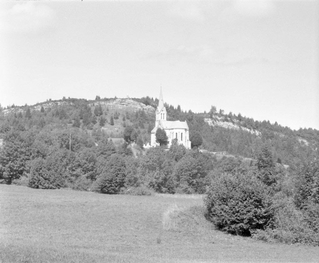 Vue de situation depuis le sud-est. © Yves Sancey / Région Bourgogne-Franche-Comté, Inventaire du patrimoine - 1994 Vue de situation depuis le sud-est. © Yves Sancey / Région Bourgogne-Franche-Comté, Inventaire du patrimoine - 1994