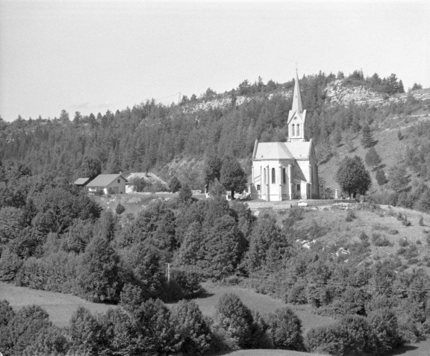 Vue de situation depuis le nord-est. © Yves Sancey / Région Bourgogne-Franche-Comté, Inventaire du patrimoine - 1994 Vue de situation depuis le nord-est. © Yves Sancey / Région Bourgogne-Franche-Comté, Inventaire du patrimoine - 1994