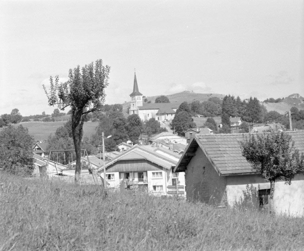 Vue de situation depuis le sud. © Yves Sancey / Région Bourgogne-Franche-Comté, Inventaire du patrimoine - 1994
