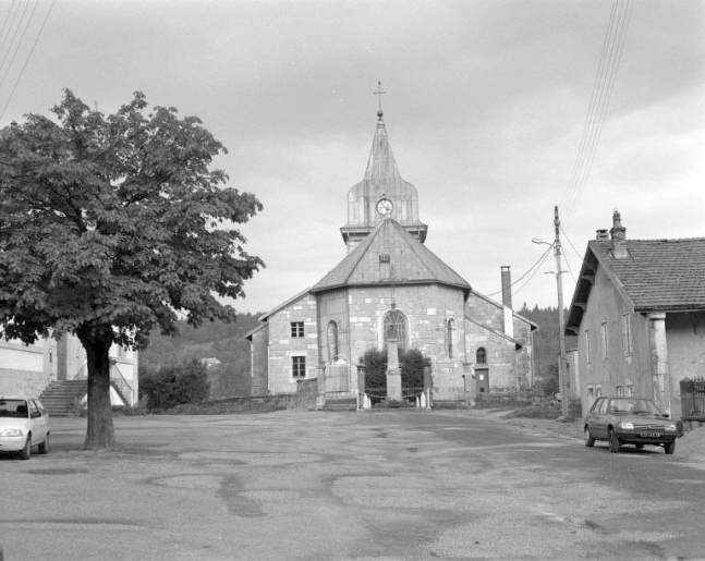 Extérieur : l'abside. © Yves Sancey / Région Bourgogne-Franche-Comté, Inventaire du patrimoine - 1994 Extérieur : l'abside. © Yves Sancey / Région Bourgogne-Franche-Comté, Inventaire du patrimoine - 1994