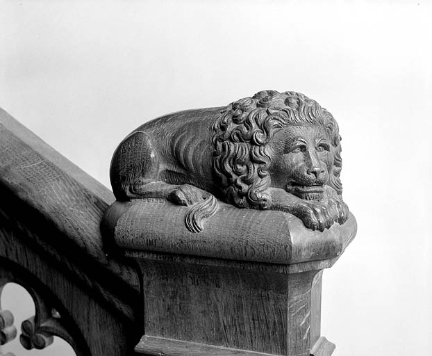 Le lion sur le départ de la rampe. © Yves Sancey / Région Bourgogne-Franche-Comté, Inventaire du patrimoine - 1994 Le lion sur le départ de la rampe. © Yves Sancey / Région Bourgogne-Franche-Comté, Inventaire du patrimoine - 1994