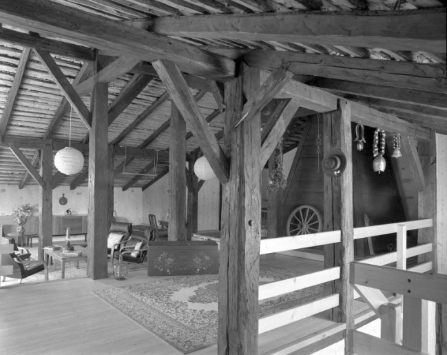 La grange haute : vue générale de la charpente sur poteaux. © Yves Sancey / Région Bourgogne-Franche-Comté, Inventaire du patrimoine - 1994