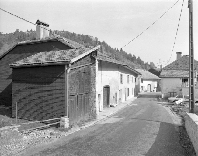 Le chemin départemental 63 en allant vers Molinges. © Jérôme Mongreville / Région Bourgogne-Franche-Comté, Inventaire du patrimoine - 1994