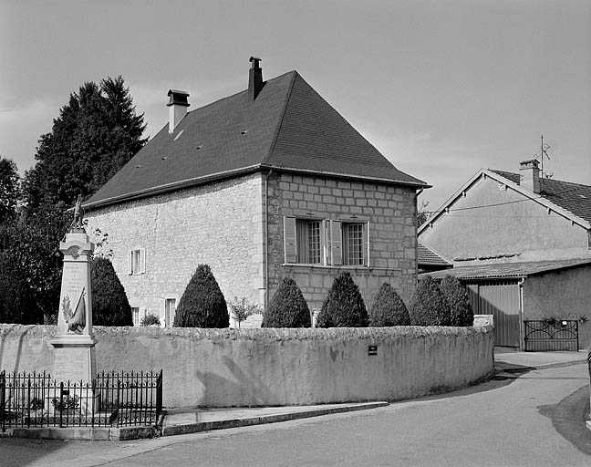 Vue générale depuis la rue Gambetta. © Jérôme Mongreville / Région Bourgogne-Franche-Comté, Inventaire du patrimoine - 1994
