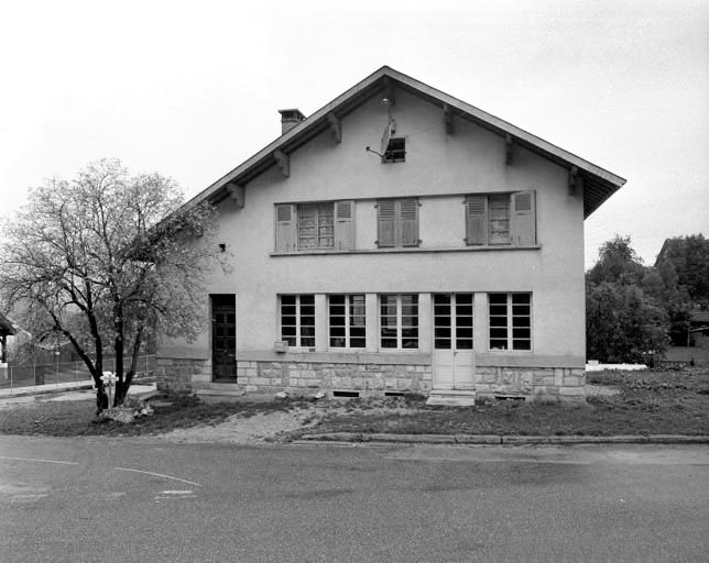 Façade antérieure. © Jérôme Mongreville / Région Bourgogne-Franche-Comté, Inventaire du patrimoine - 1994 Façade antérieure. © Jérôme Mongreville / Région Bourgogne-Franche-Comté, Inventaire du patrimoine - 1994