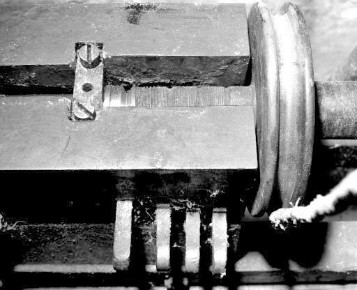 Détail du filetage de l'arbre du tour et des clés de sélection. © Jérôme Mongreville / Région Bourgogne-Franche-Comté, Inventaire du patrimoine - 1994