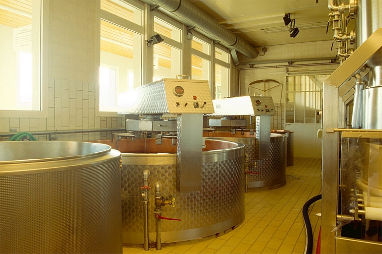 Cuves de fabrication du comté. © Jérôme Mongreville / Région Bourgogne-Franche-Comté, Inventaire du patrimoine - 1994