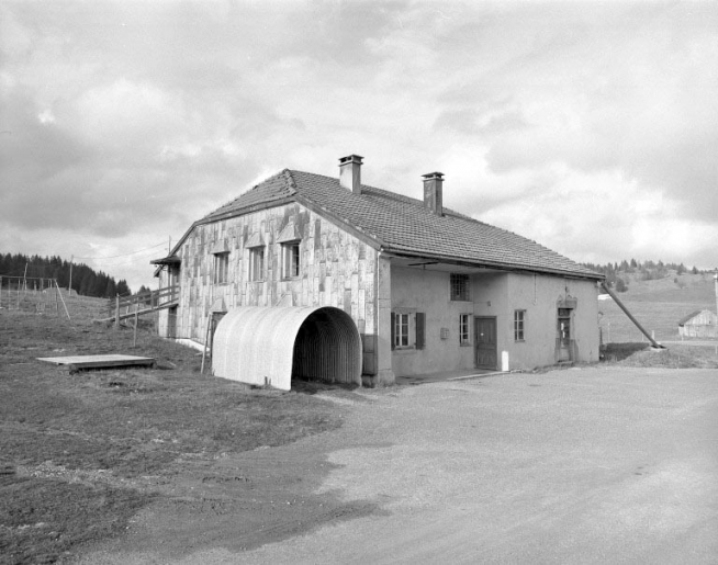 Façade antérieure et face gauche. © Jérôme Mongreville / Région Bourgogne-Franche-Comté, Inventaire du patrimoine - 1994