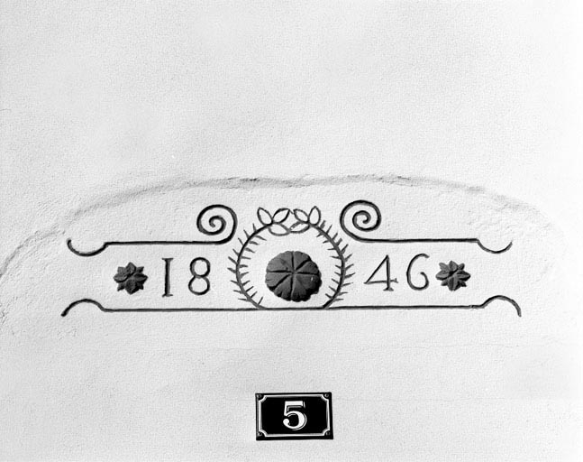 Porte de ferme : linteau décoré et daté 1846. © Jérôme Mongreville / Région Bourgogne-Franche-Comté, Inventaire du patrimoine - 1994
