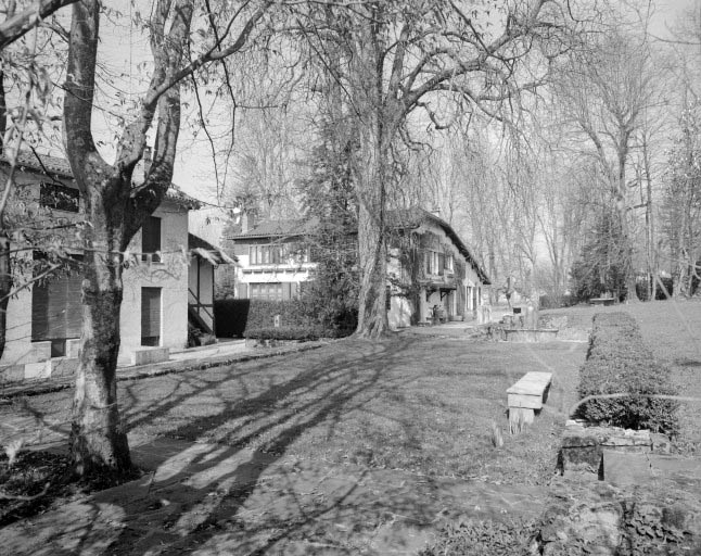 Façades latérale gauche et postérieure du logement patronal (P). © Yves Sancey / Région Bourgogne-Franche-Comté, Inventaire du patrimoine - 1994
