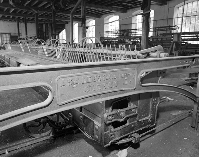 Extrémité du chariot du module de gauche : plaque de constructeur. © Yves Sancey / Région Bourgogne-Franche-Comté, Inventaire du patrimoine - 1994