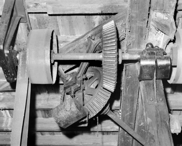 Renvoi de la transmission vers l'atelier de filature (N). © Yves Sancey / Région Bourgogne-Franche-Comté, Inventaire du patrimoine - 1994