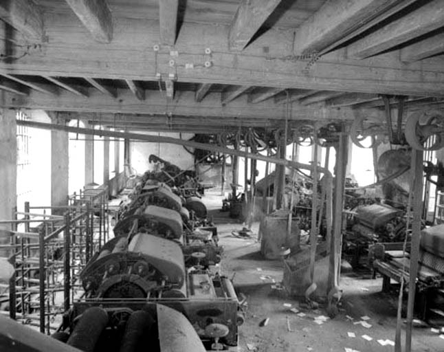 Intérieur de l'atelier de cardage (rez-de-chaussée du bâtiment J). © Yves Sancey / Région Bourgogne-Franche-Comté, Inventaire du patrimoine - 1994
