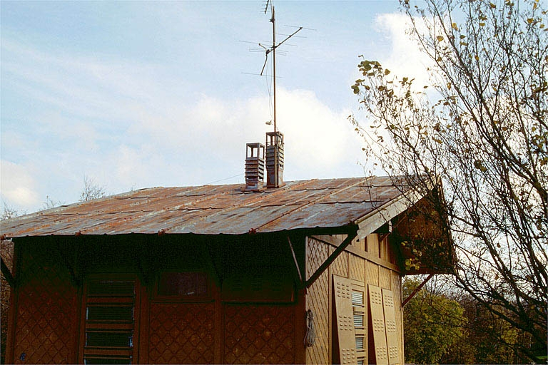 Toiture et cheminées. © Yves Sancey / Région Bourgogne-Franche-Comté, Inventaire du patrimoine - 1994
