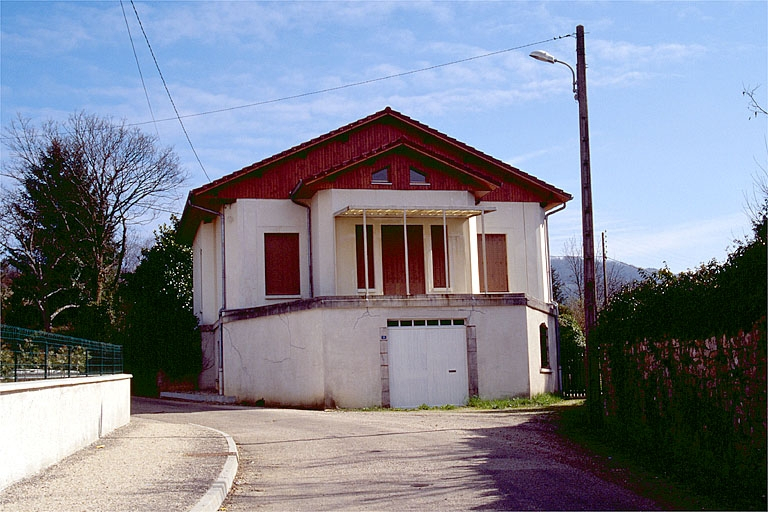 Maison métallique rue de Peroset : façade antérieure. © Yves Sancey / Région Bourgogne-Franche-Comté, Inventaire du patrimoine - 1994