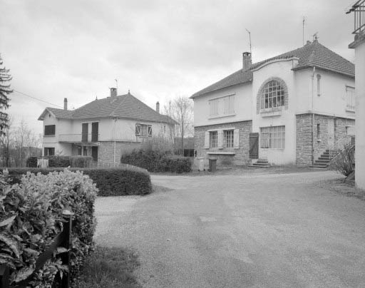 Maisons (G, D) : vue d'ensemble. © Yves Sancey / Région Bourgogne-Franche-Comté, Inventaire du patrimoine - 1994