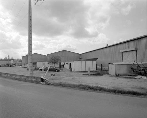 Atelier de fabrication et bungalow (A). © Yves Sancey / Région Bourgogne-Franche-Comté, Inventaire du patrimoine - 1994
