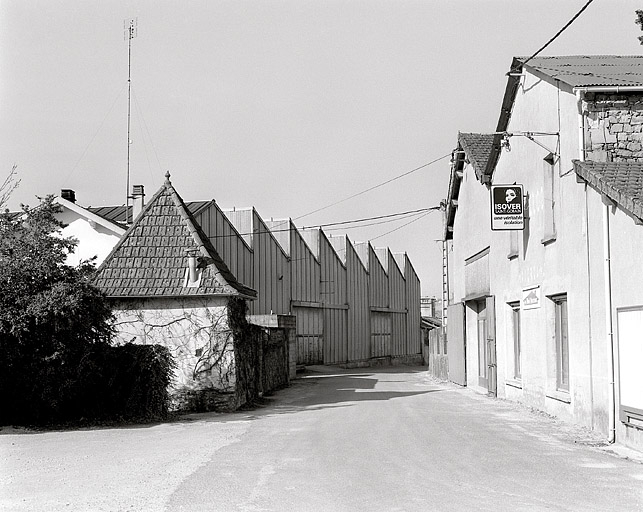 Façades sur la rue d'Allonal : atelier de fabrication (K). © Yves Sancey / Région Bourgogne-Franche-Comté, Inventaire du patrimoine - 1994
