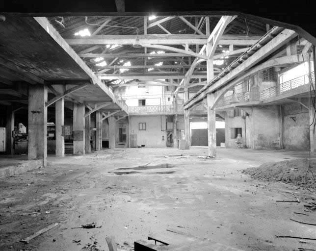 Cour couverte et atelier des presses (B) : vue du fond. © Yves Sancey / Région Bourgogne-Franche-Comté, Inventaire du patrimoine - 1994