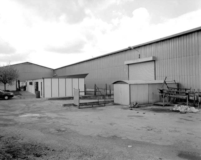 Exemple de productions de la société : baraque de chantier et bungalow. © Yves Sancey / Région Bourgogne-Franche-Comté, Inventaire du patrimoine - 1994