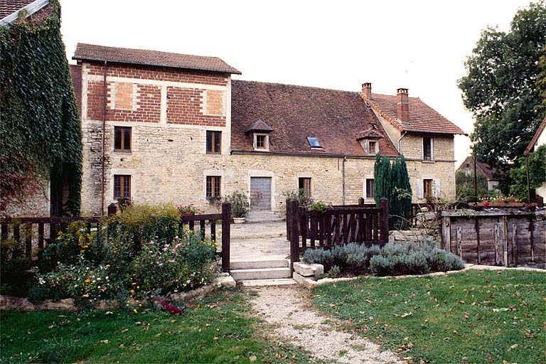 Façade postérieure. © Jérôme Mongreville / Région Bourgogne-Franche-Comté, Inventaire du patrimoine - 1995