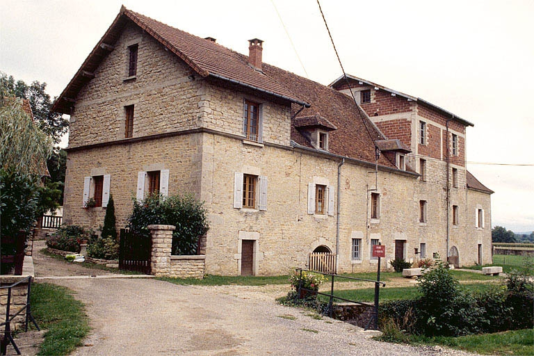 Vue de trois quarts gauche. © Jérôme Mongreville / Région Bourgogne-Franche-Comté, Inventaire du patrimoine - 1995