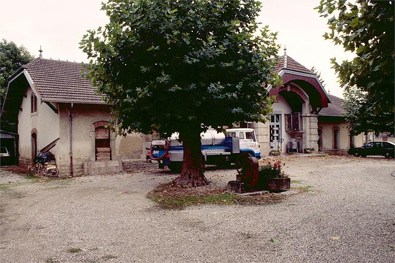 Vue de trois quarts gauche. © Jérôme Mongreville / Région Bourgogne-Franche-Comté, Inventaire du patrimoine - 1995